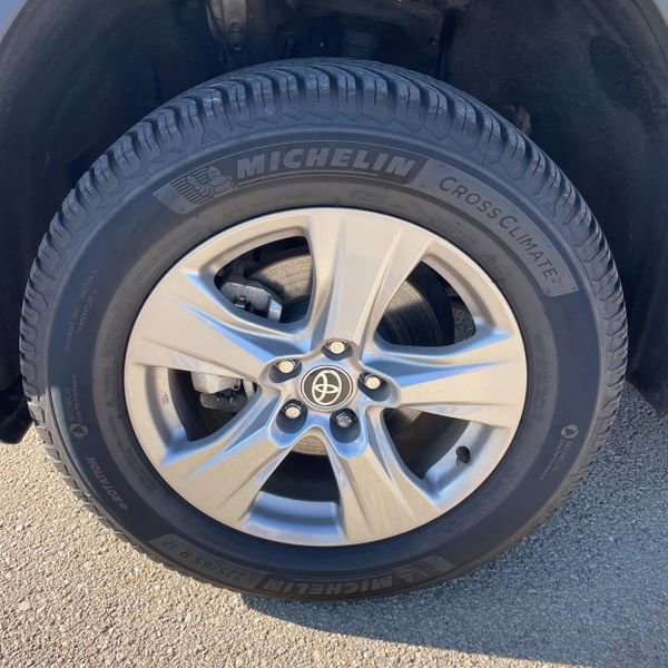 Used 2023 Toyota RAV4 XLE image 17