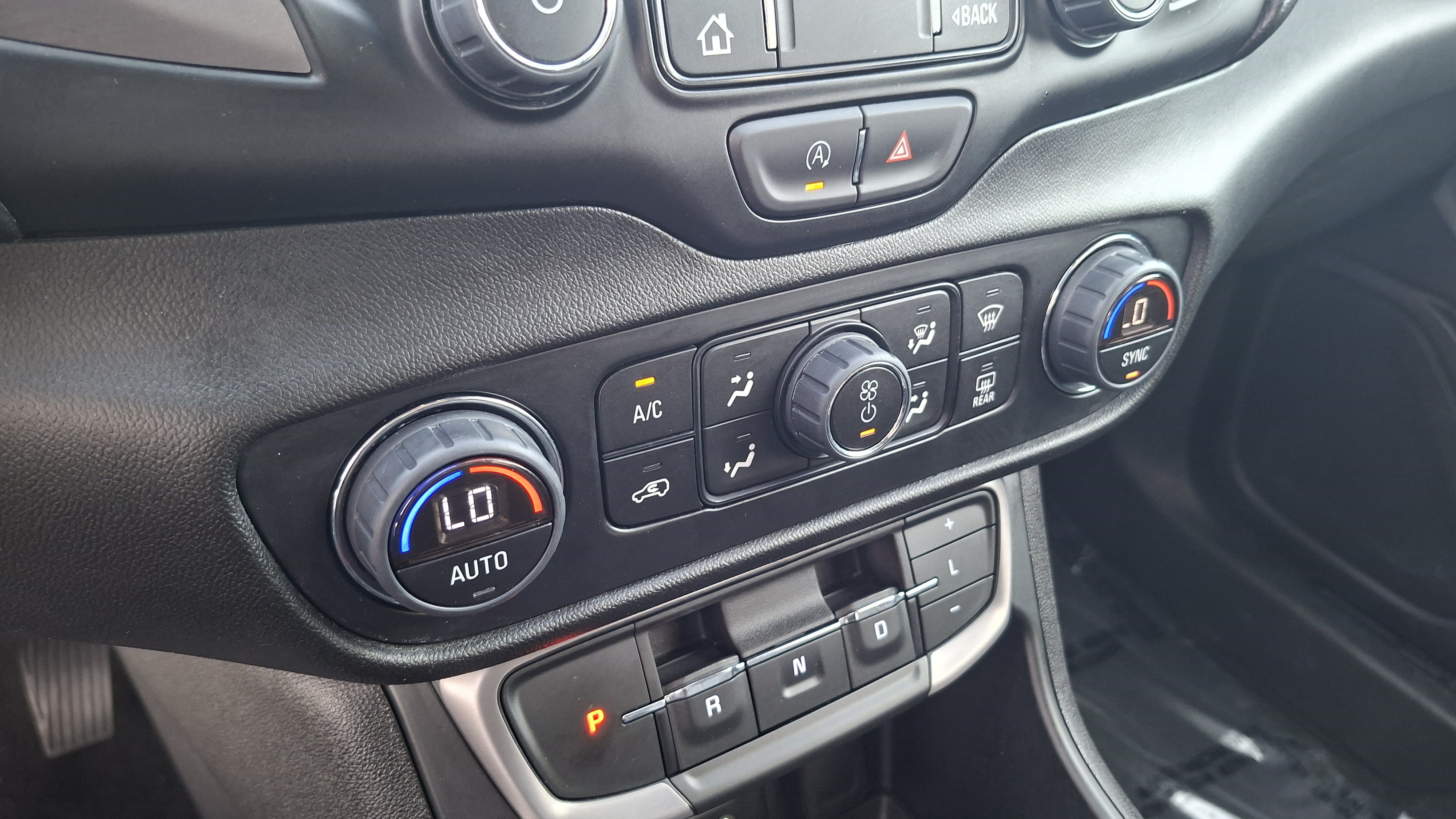 Used 2023 GMC Terrain AT4 AWD/4WD image 15