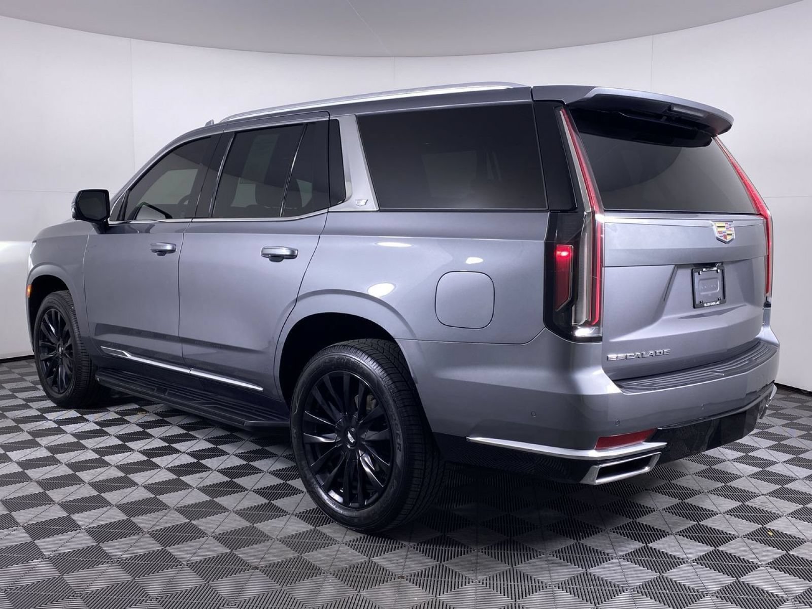 Certified 2021 Cadillac Escalade Premium Luxury AWD/4WD image 20