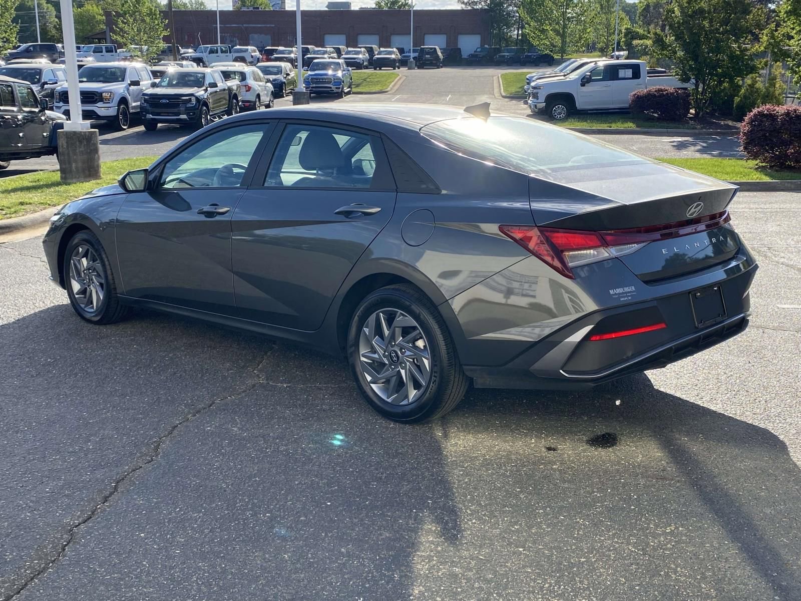 Used 2024 Hyundai Elantra SEL FWD image 5