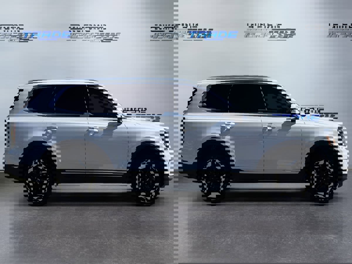 Used 2024 Kia Telluride EX w/ EX Captain's Chair Package image 4