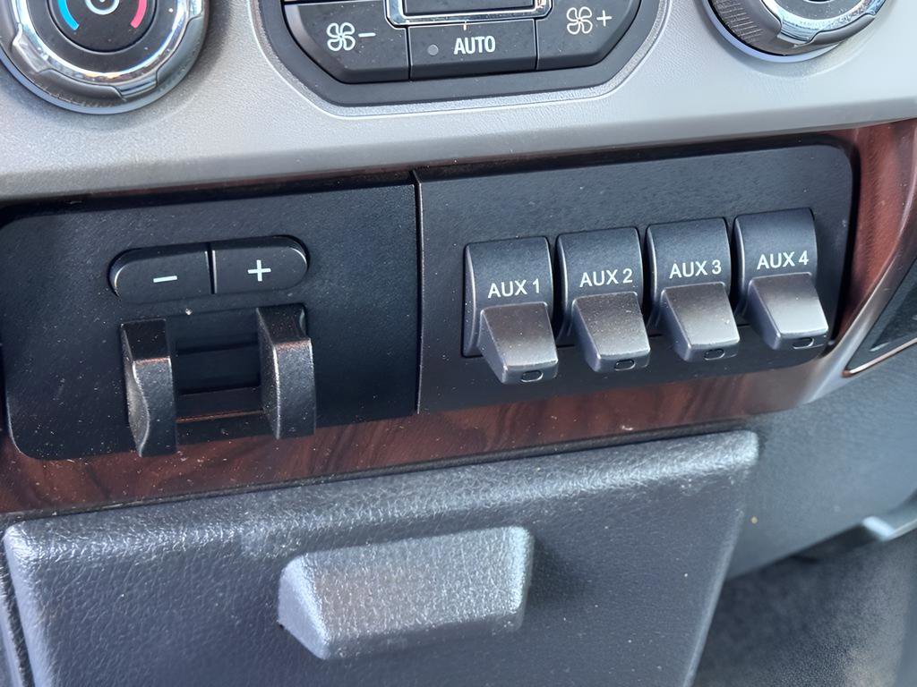 Used 2015 Ford F250 Lariat image 32