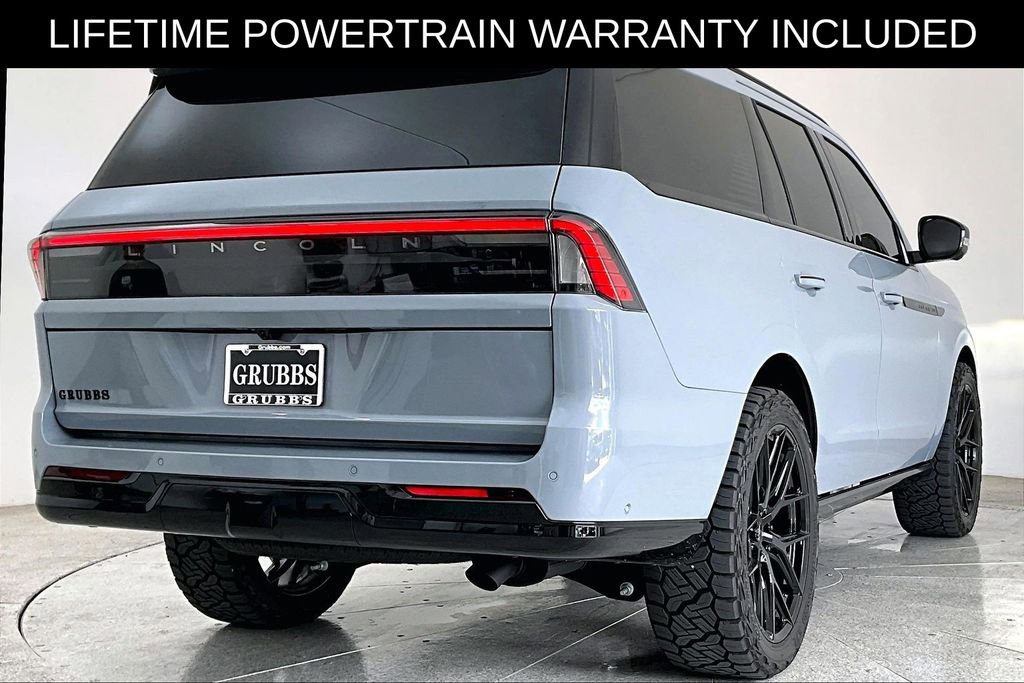Used 2025 Lincoln Navigator Reserve w/ Jet Appearance Package image 2