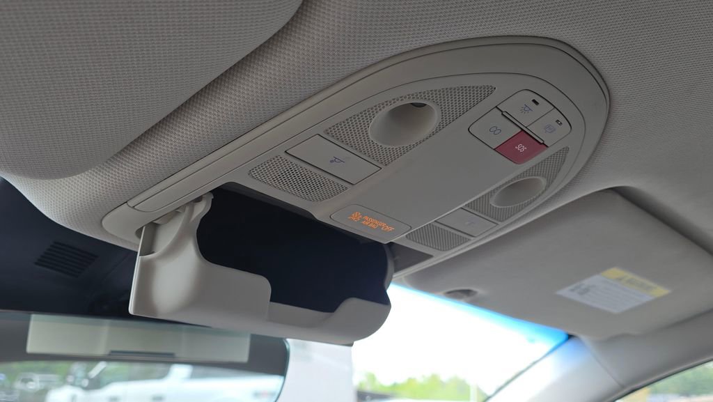 Used 2025 Genesis G70 2.5T image 34