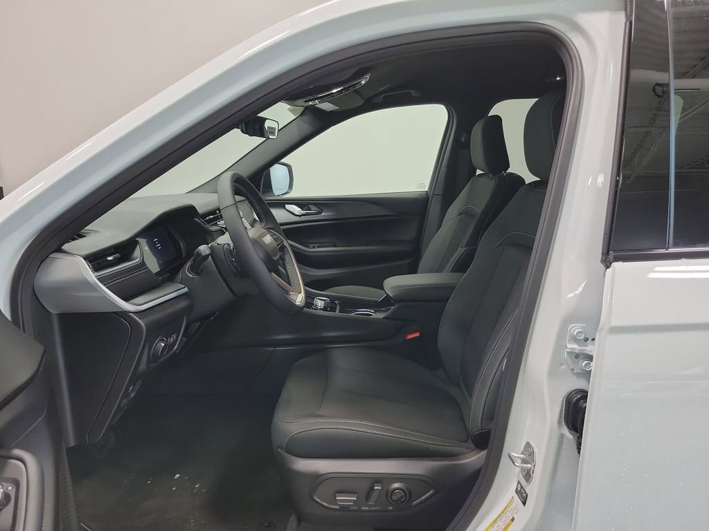 New 2025 Jeep Grand Cherokee L Laredo w/ Luxury Tech Group I image 10