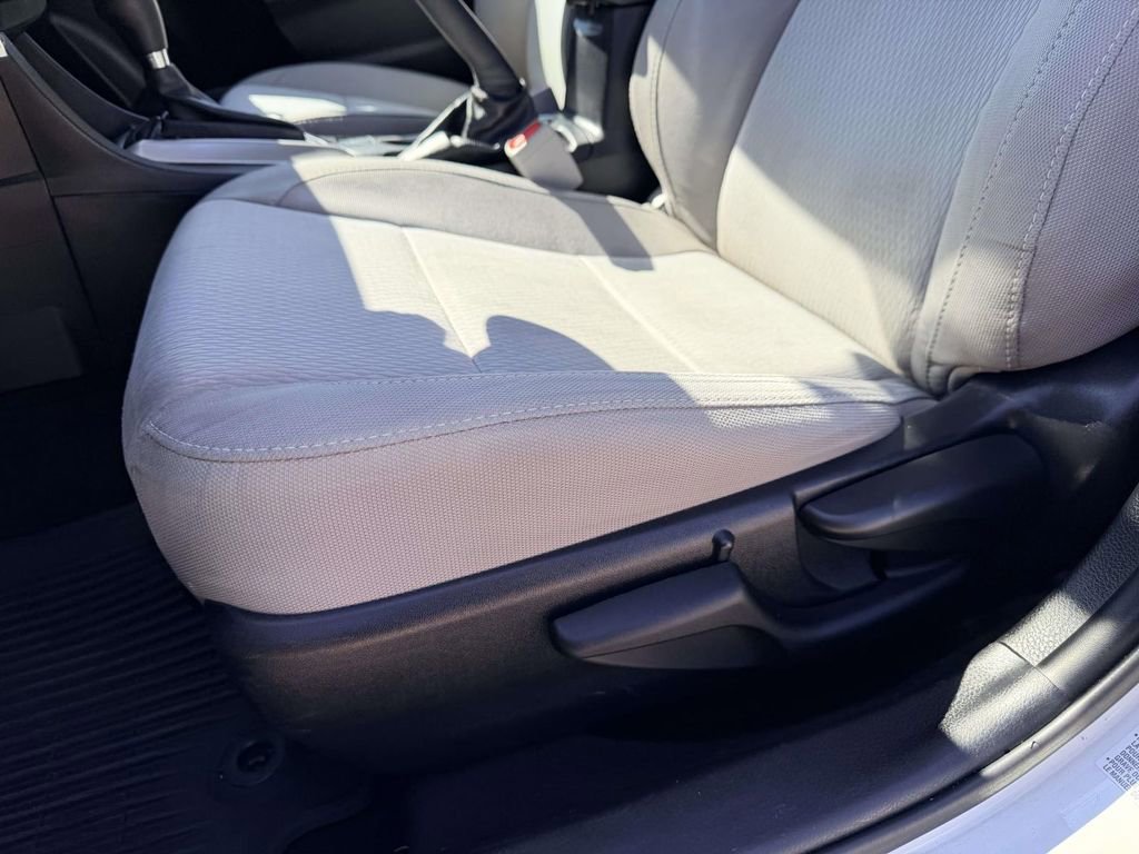 Used 2016 Toyota Corolla LE image 18
