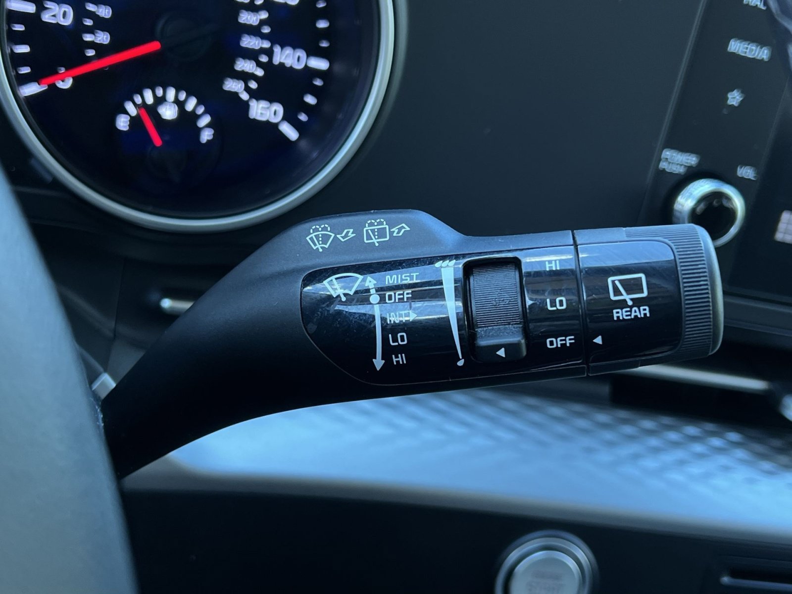 Used 2024 Kia Carnival LX FWD image 36