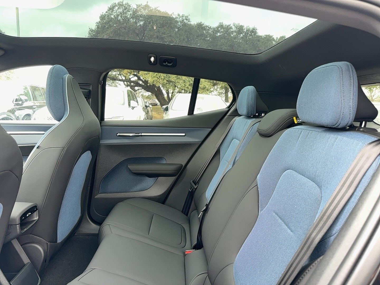 New 2026 Volvo EX30 Cross Country Ultra AWD/4WD image 15