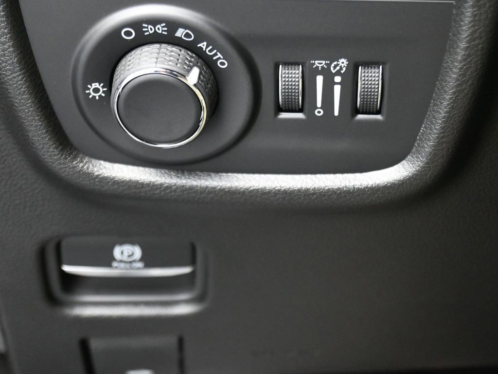 New 2025 Jeep Grand Cherokee L Laredo image 26