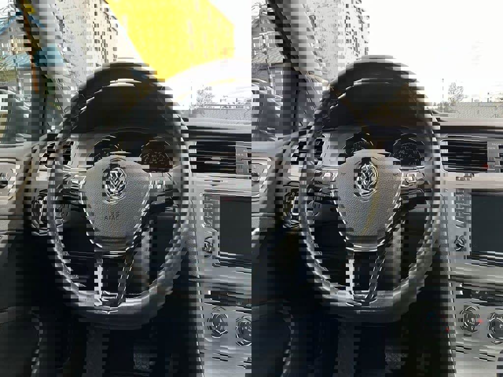 Used 2016 Volkswagen Golf SE w/ Lighting Package image 19