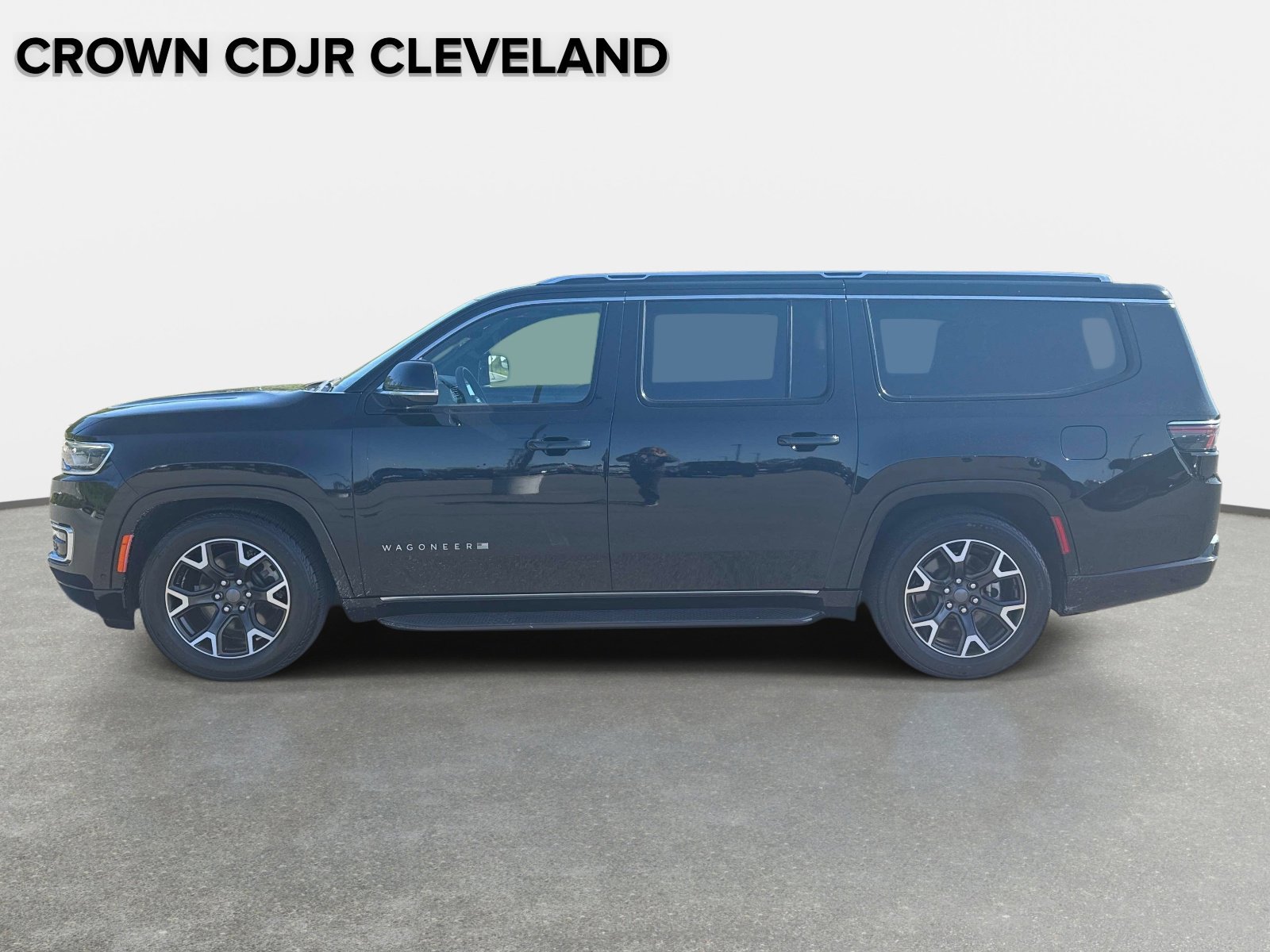 Used 2023 Jeep Wagoneer L Series III w/ Preferred Equipment Group AWD/4WD image 8
