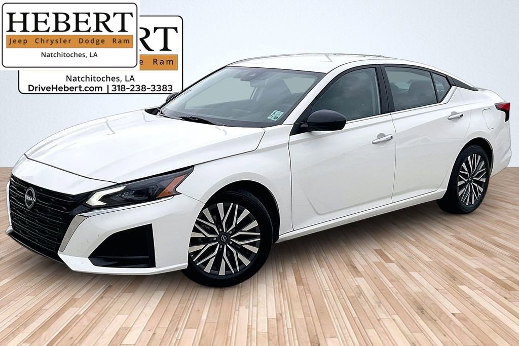 Used 2025 Nissan Altima 2.5 SV image 1