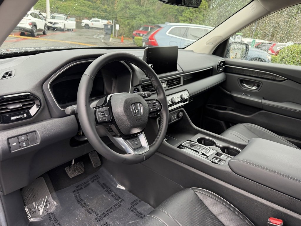 Used 2025 Honda Pilot Elite image 16