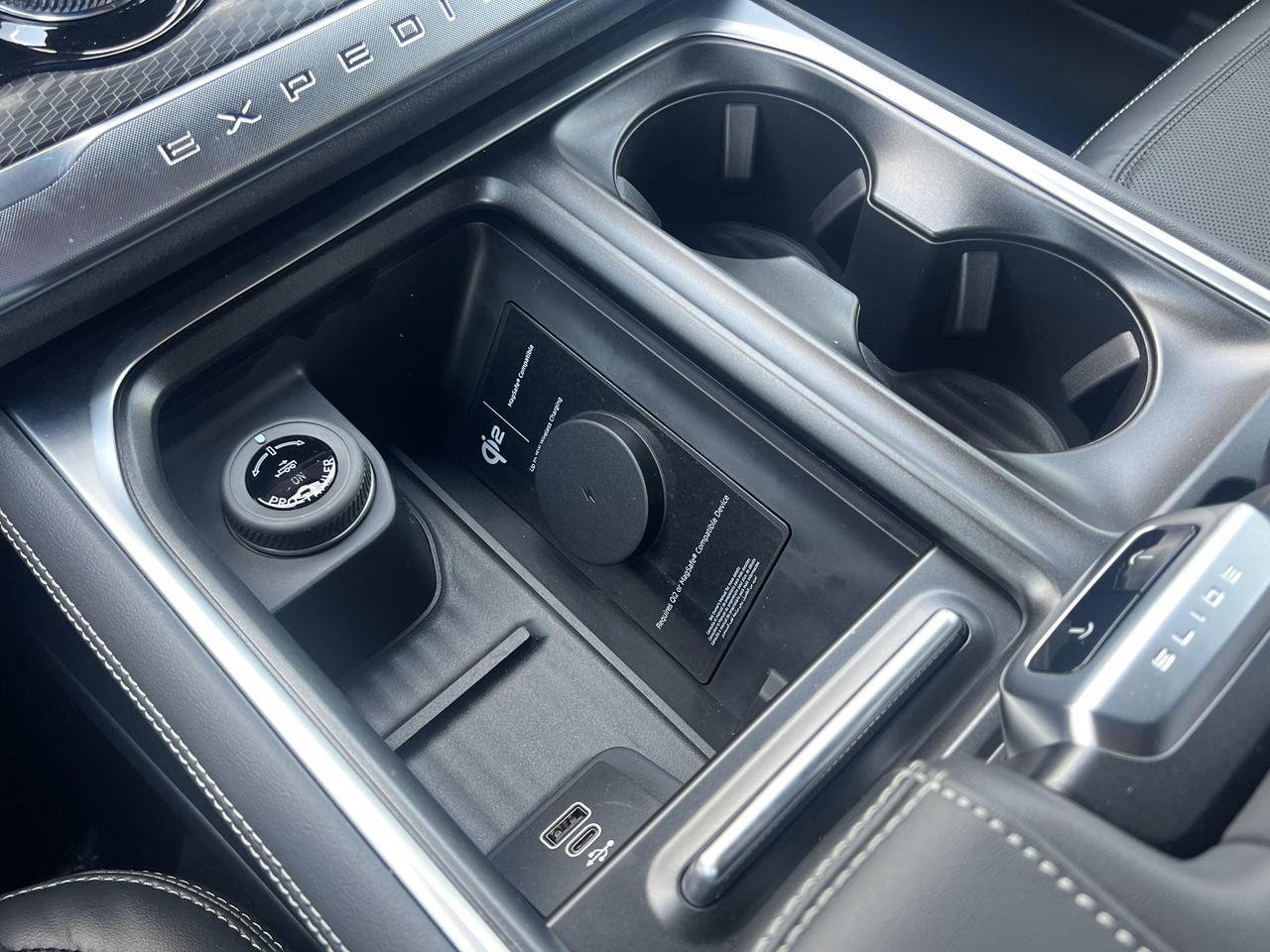 New 2027 Ford Expedition Platinum w/ Stealth Performance Package AWD/4WD image 8