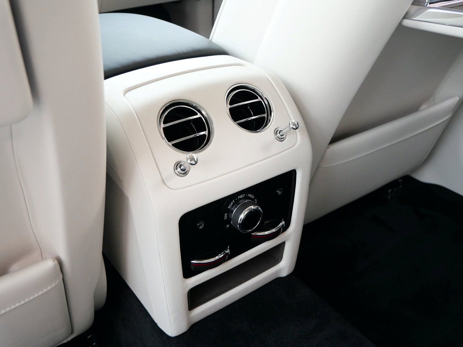 Used 2024 Rolls-Royce Ghost image 27