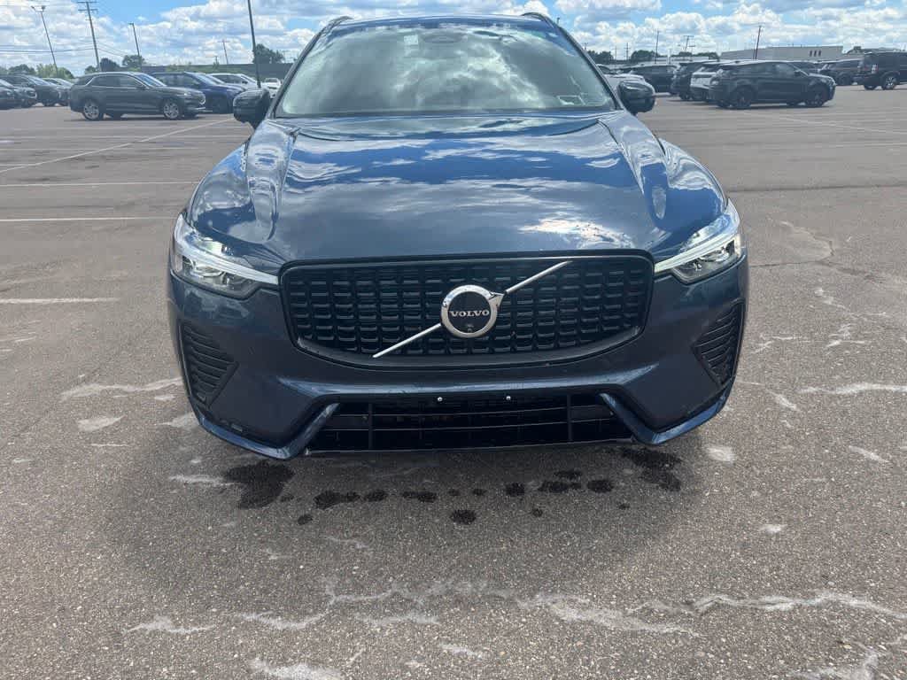 Used 2025 Volvo XC60 B5 Plus AWD/4WD image 2