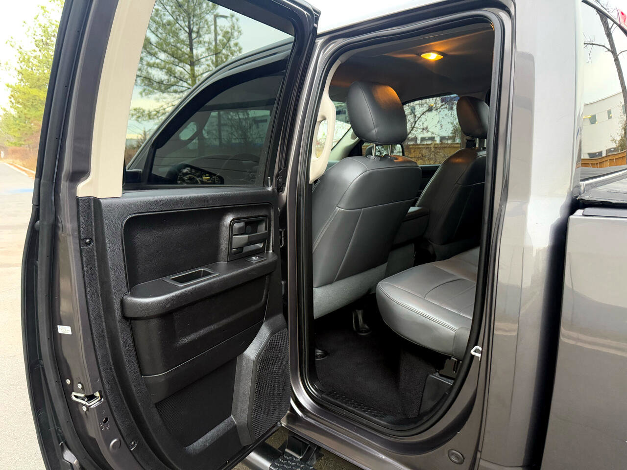 Used 2015 RAM 1500 Express image 16
