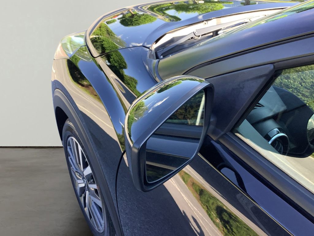 Used 2024 Nissan Kicks SV w/ Interior Electronics Package FWD image 11