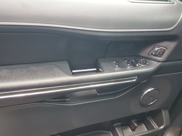 Used 2023 Ford Expedition XLT RWD image 15