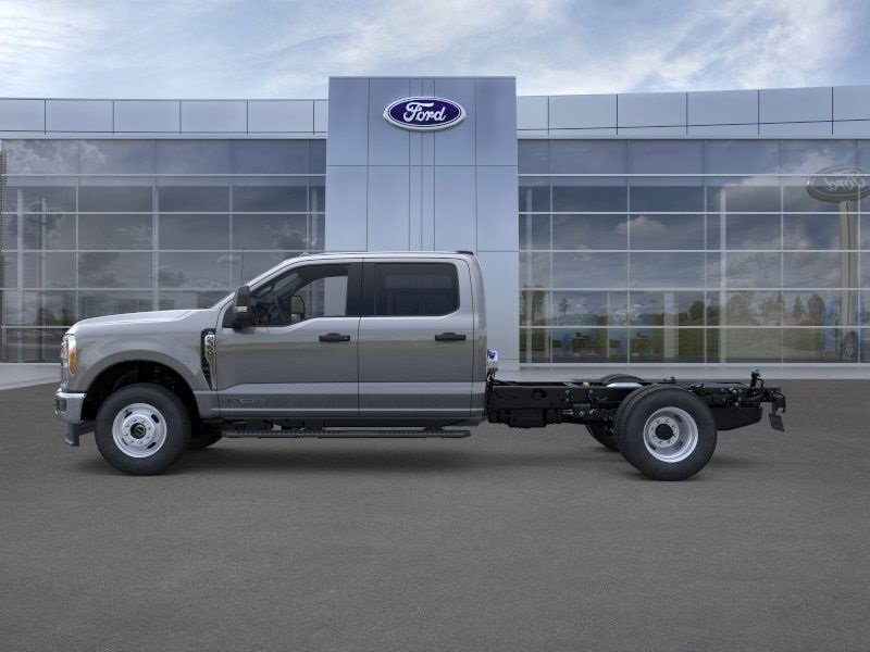 New 2025 Ford F350 XL w/ XL Chrome Package image 3