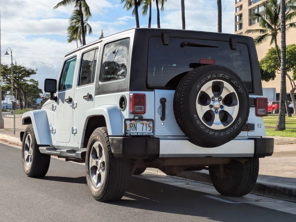Used 2017 Jeep Wrangler Unlimited Sahara w/ Connectivity Group AWD/4WD image 3