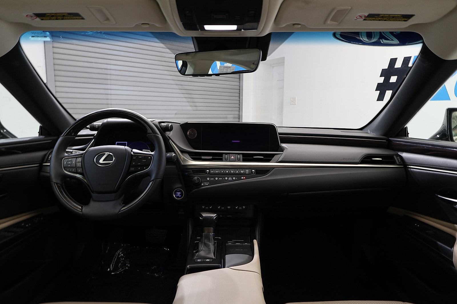 Used 2020 Lexus ES 300h w/ Accessory Package 2 FWD image 19