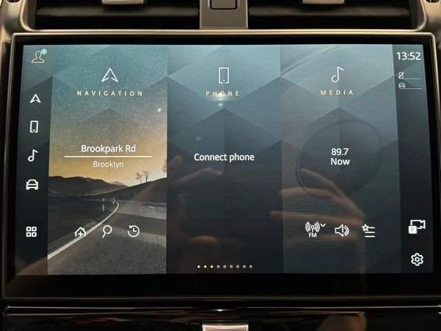 New 2024 Land Rover Discovery Dynamic SE image 18