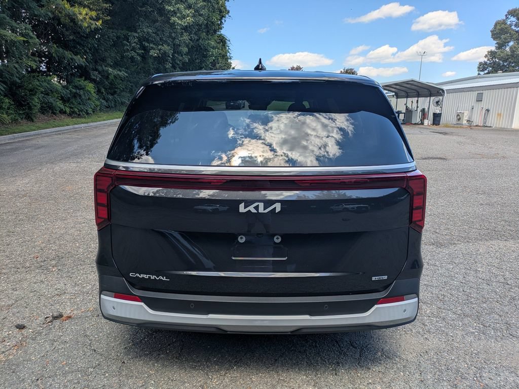 Used 2026 Kia Carnival LXS FWD image 5