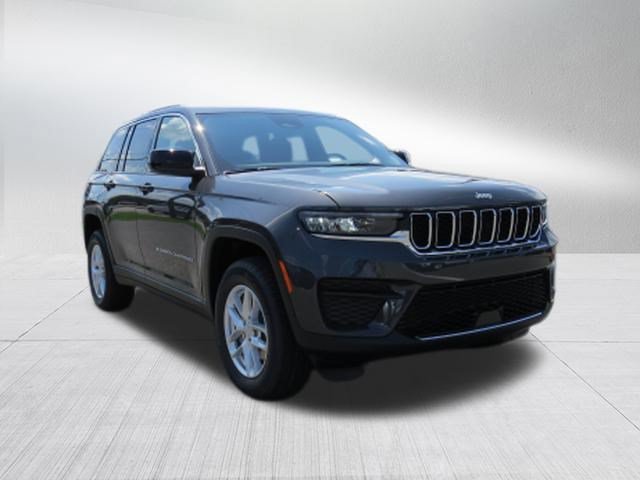 New 2026 Jeep Grand Cherokee Laredo RWD image 2