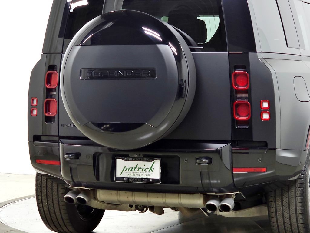Used 2025 Land Rover Defender 110 X-Dynamic SE AWD/4WD image 7