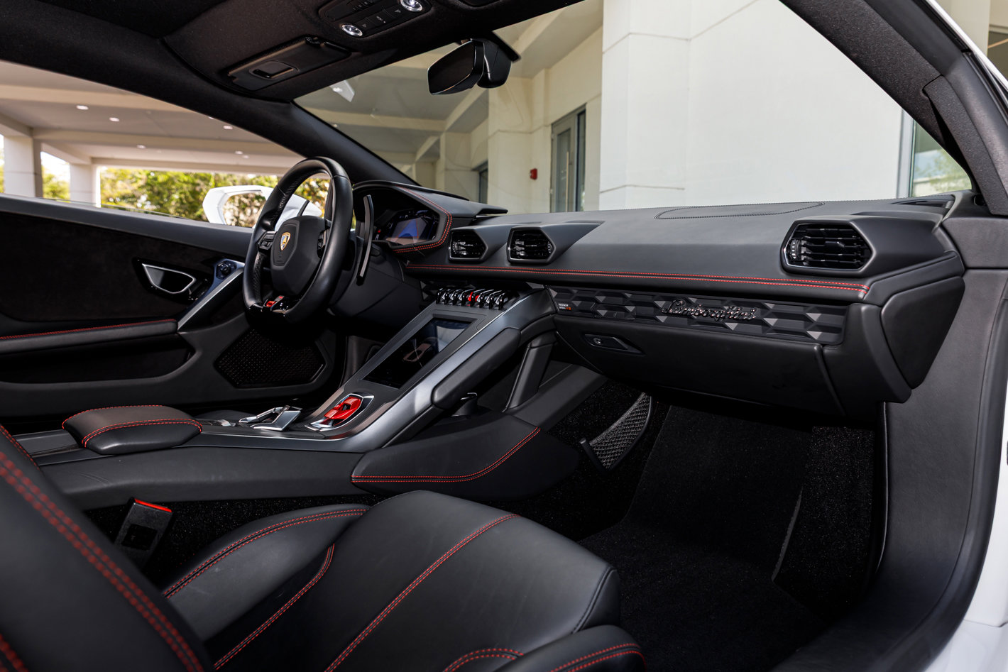 Used 2022 Lamborghini Huracan EVO RWD image 19