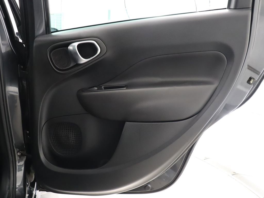 Used 2019 FIAT 500L Trekking FWD image 40
