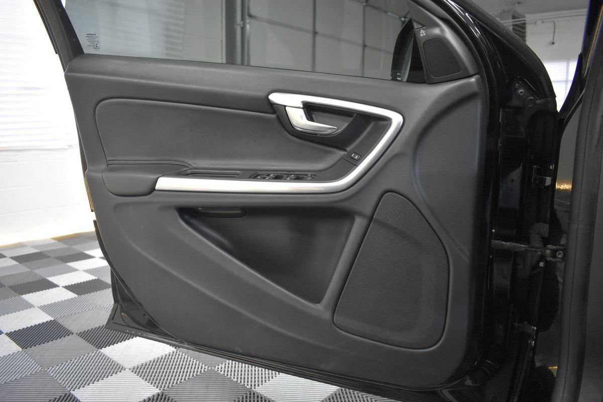 Used 2018 Volvo V60 T5 Cross Country w/ Convenience Package image 26