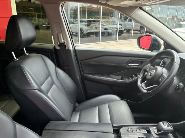 Used 2024 Nissan Rogue SV w/ SV Premium Package FWD image 10