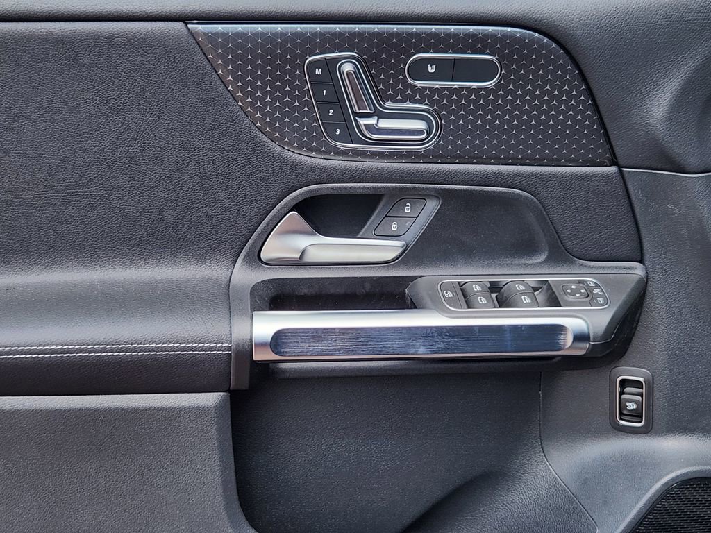 Used 2026 Mercedes-Benz GLB 250 4MATIC image 22