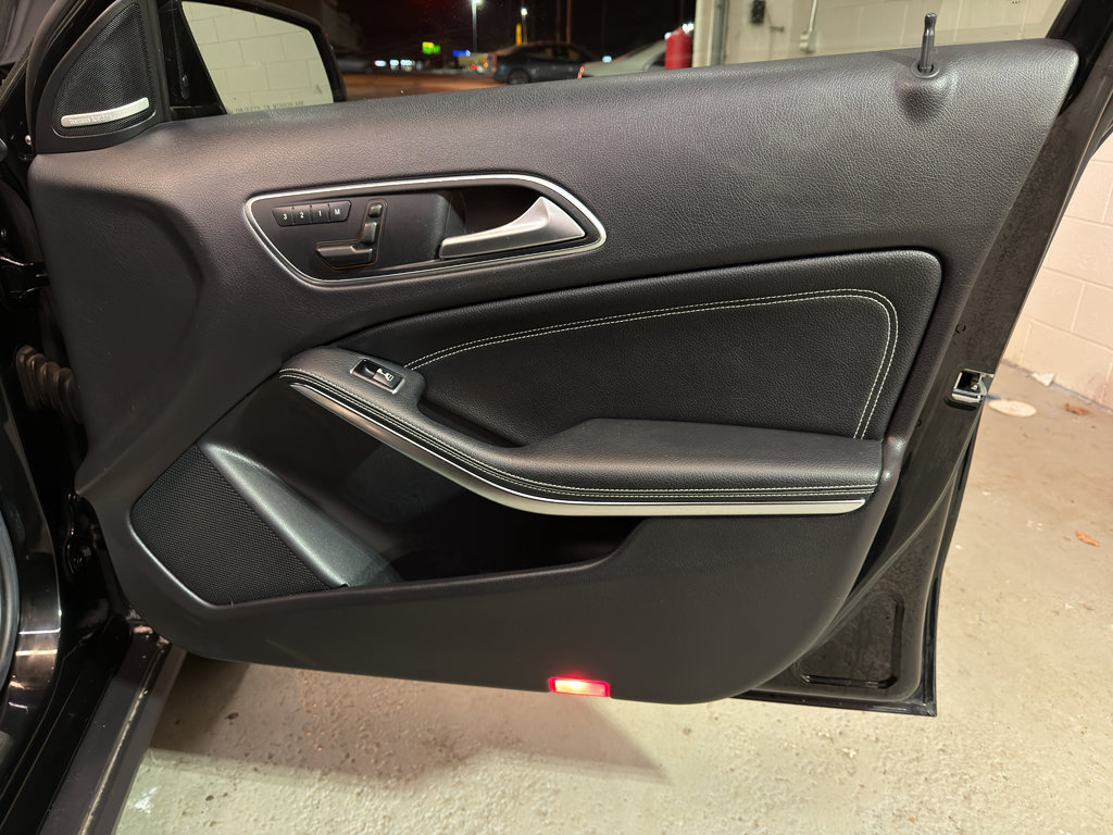 Used 2015 Mercedes-Benz GLA 250 4MATIC image 21