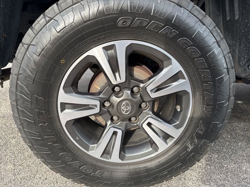 Used 2018 Toyota Tacoma TRD Sport AWD/4WD image 12