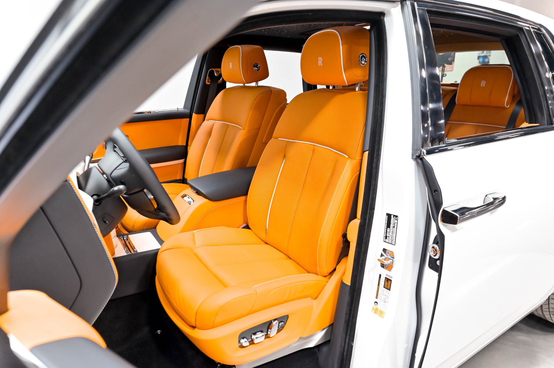 Used 2022 Rolls-Royce Phantom Sedan w/ The Phantom Package RWD image 8