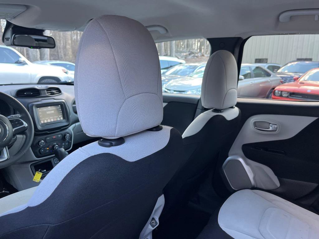 Used 2019 Jeep Renegade Latitude w/ Popular Equipment Group FWD image 27