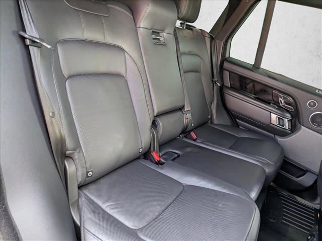 Used 2020 Land Rover Range Rover HSE image 17
