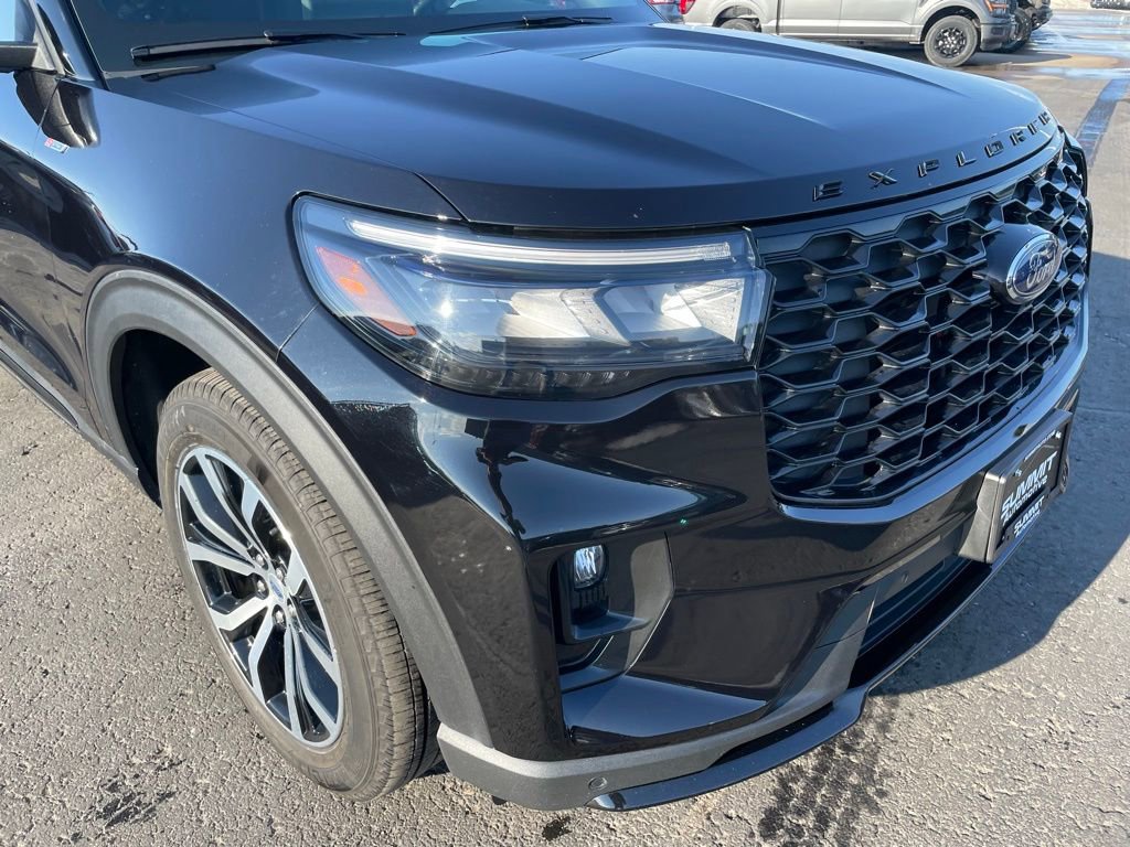 Used 2025 Ford Explorer ST-Line AWD/4WD image 37