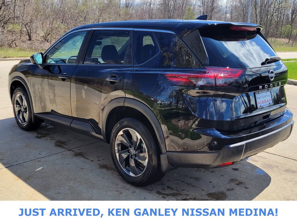 Certified 2026 Nissan Rogue SV AWD/4WD image 5