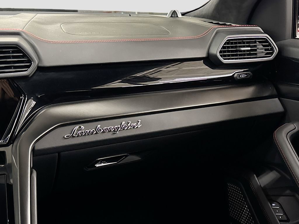 Used 2022 Lamborghini Urus image 19