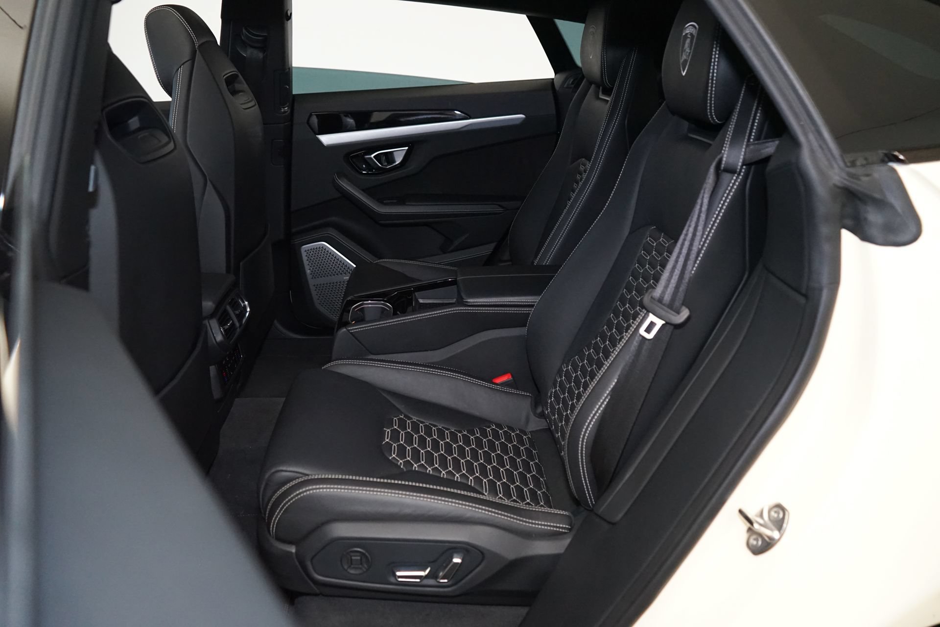 Used 2019 Lamborghini Urus AWD/4WD image 18