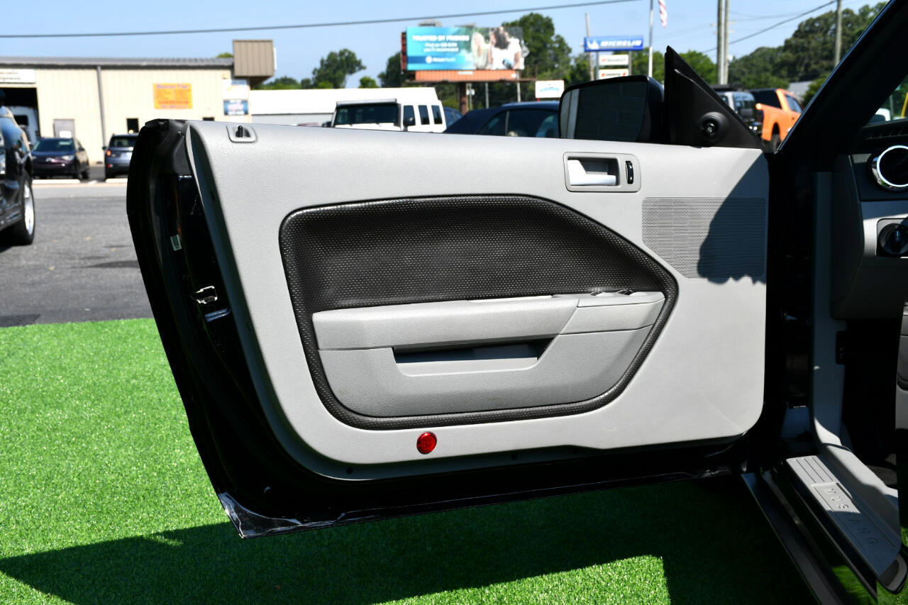 Used 2009 Ford Mustang Convertible image 13