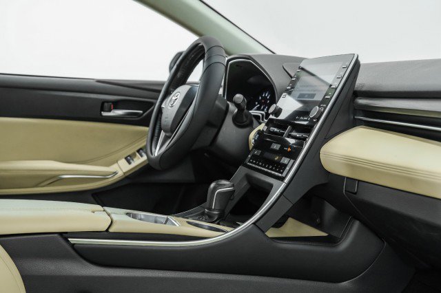 Used 2019 Toyota Avalon XLE w/ Moonroof Package image 26