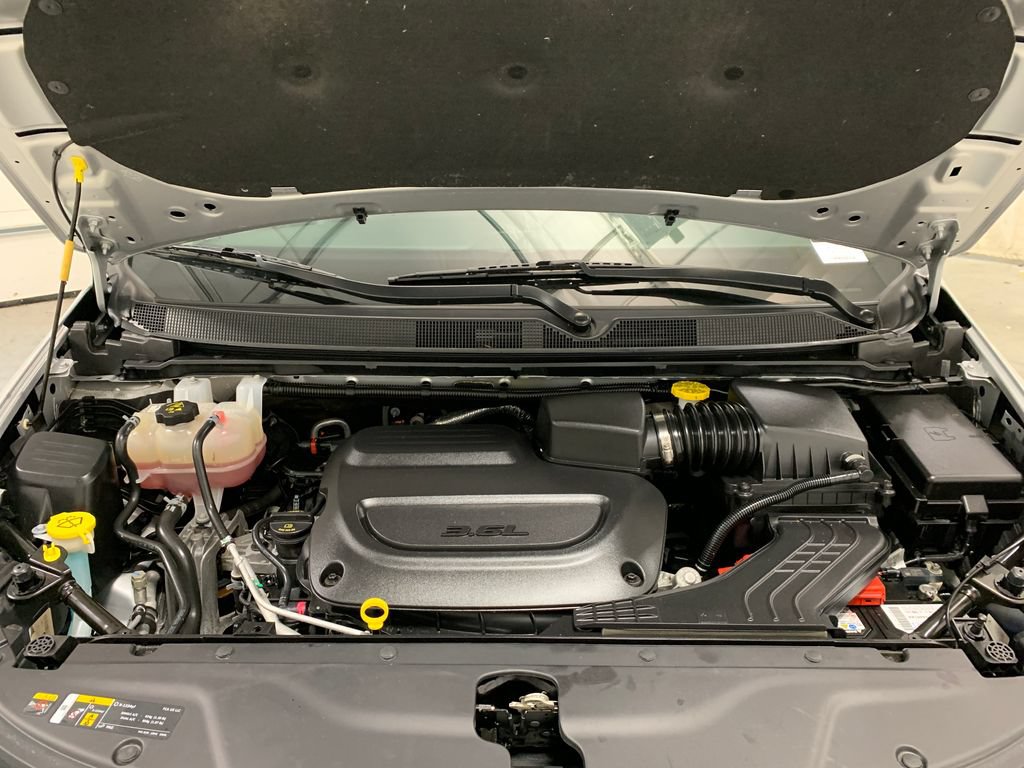 Used 2024 Chrysler Pacifica Touring-L FWD image 16