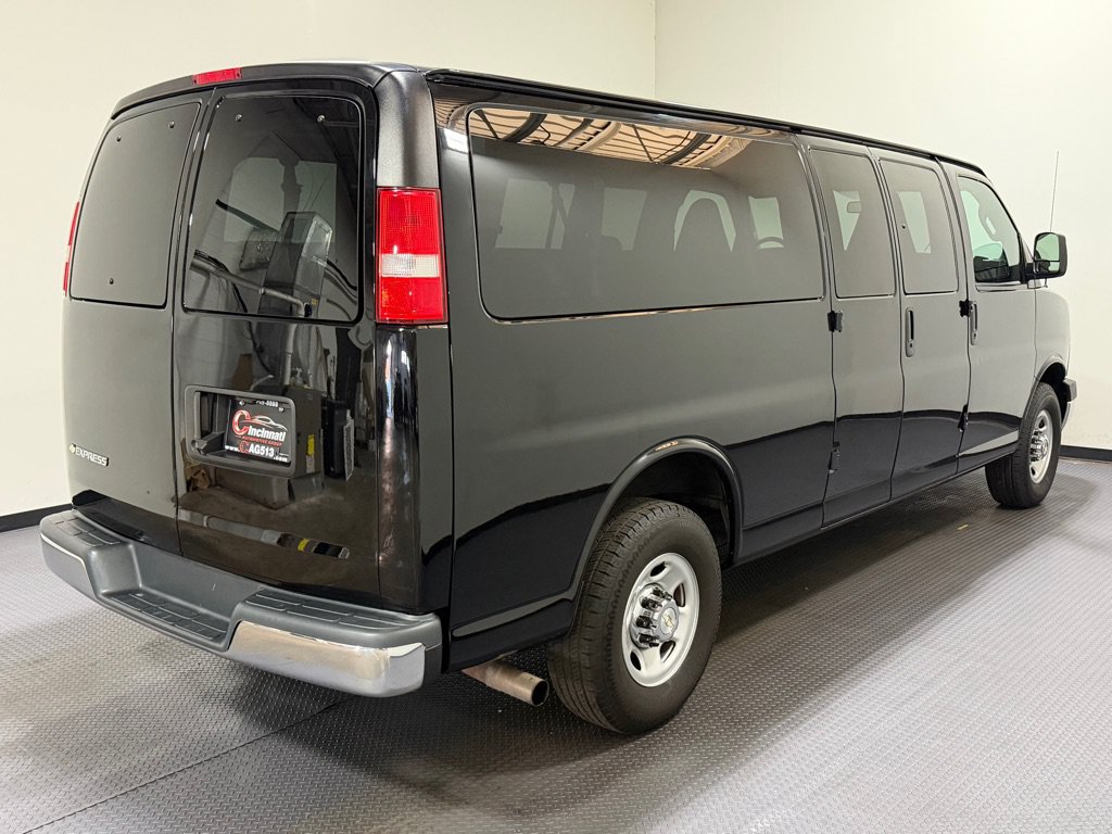 Used 2018 Chevrolet Express 3500 LT w/ LT Preferred Equipment Group RWD image 5