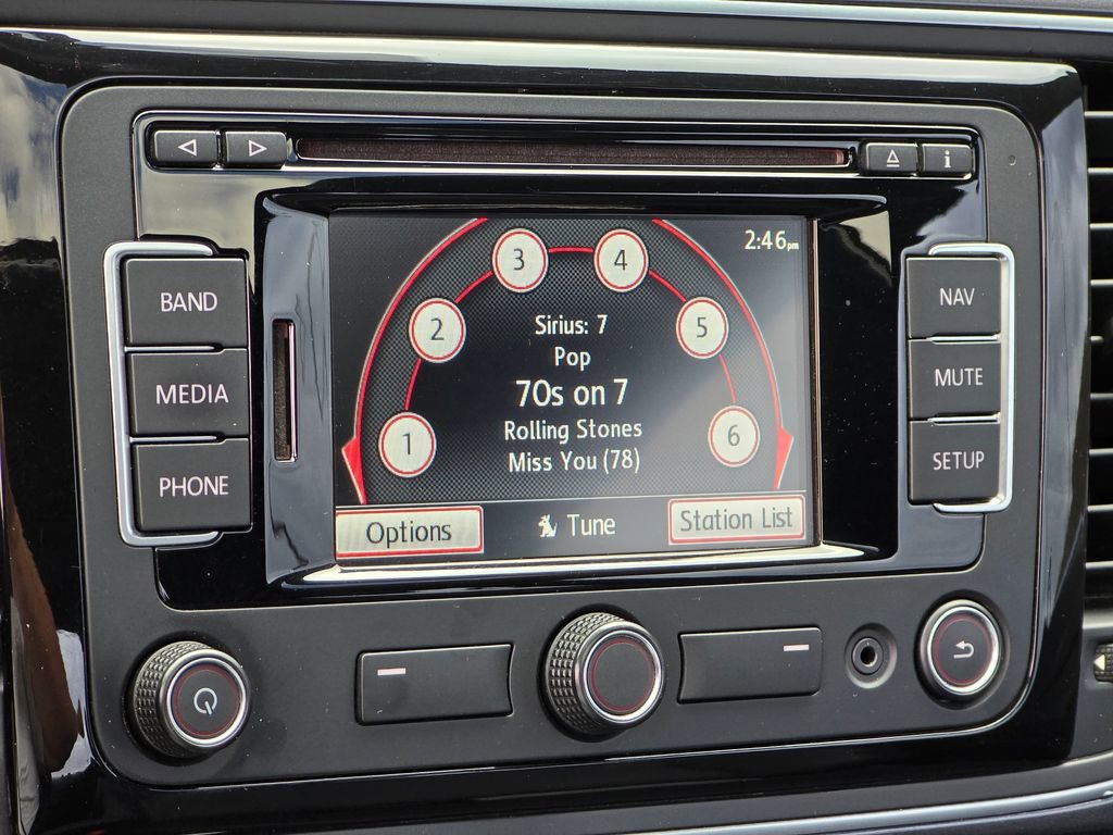 Used 2015 Volkswagen Beetle TDI image 41