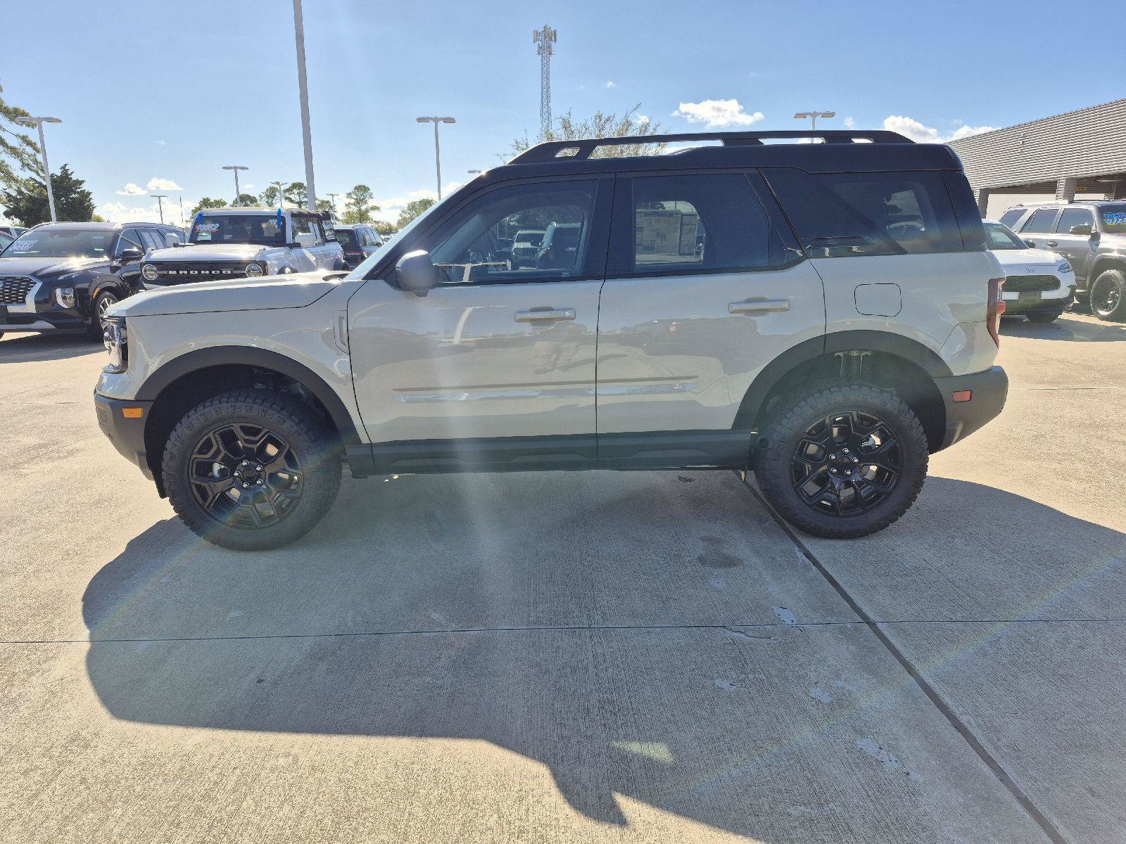New 2025 Ford Bronco Sport Outer Banks w/ Outer Banks Tech Package+ AWD/4WD image 2